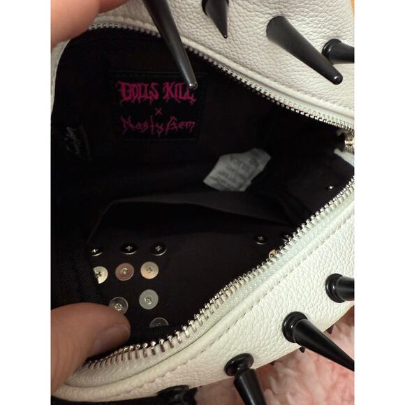 Ying and yang goth grunge spiked white faux leather mini backpack - Picture 6 of 6